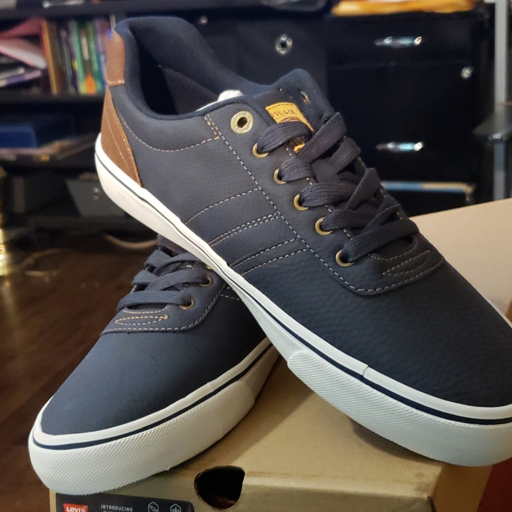 Mens Levi's shoes >Brand New - Picture 2 of 6